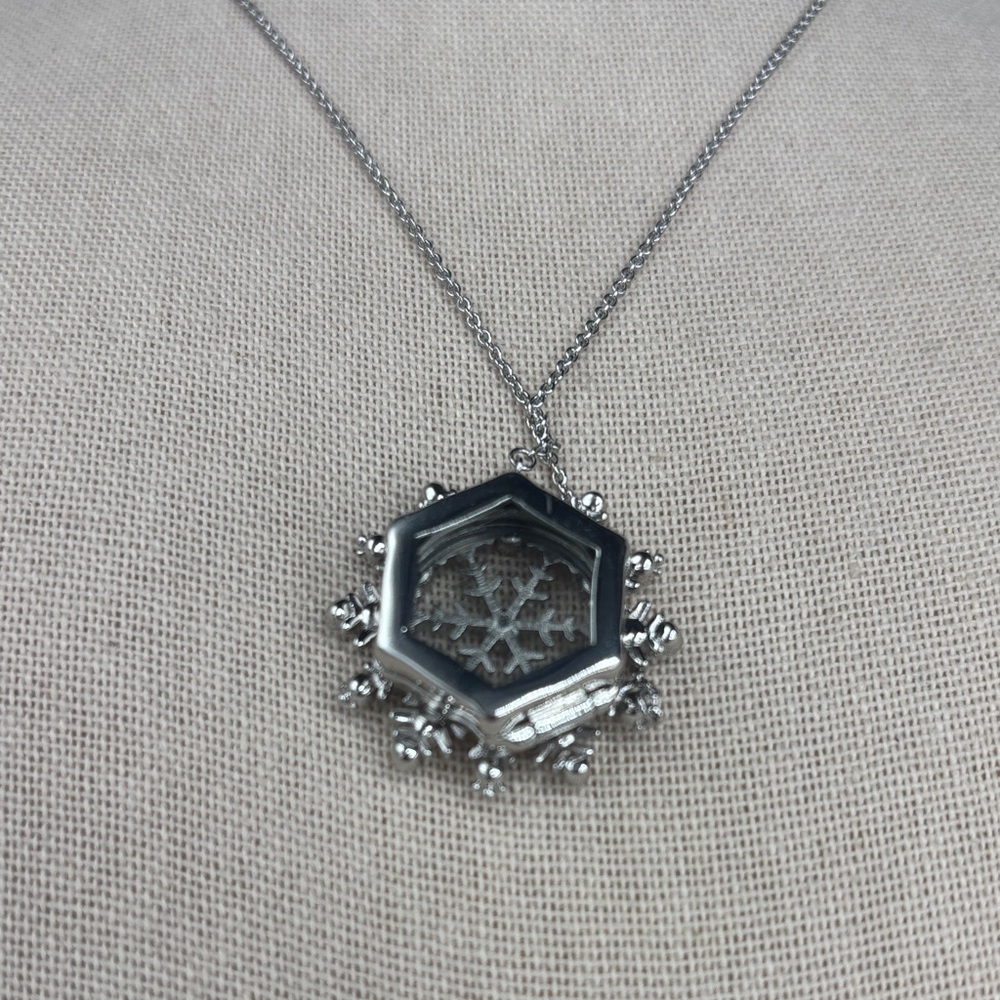 Origami Owl Silver-Tone Snowflake locked Necklace with Clear Crystals - Picture 6 of 6